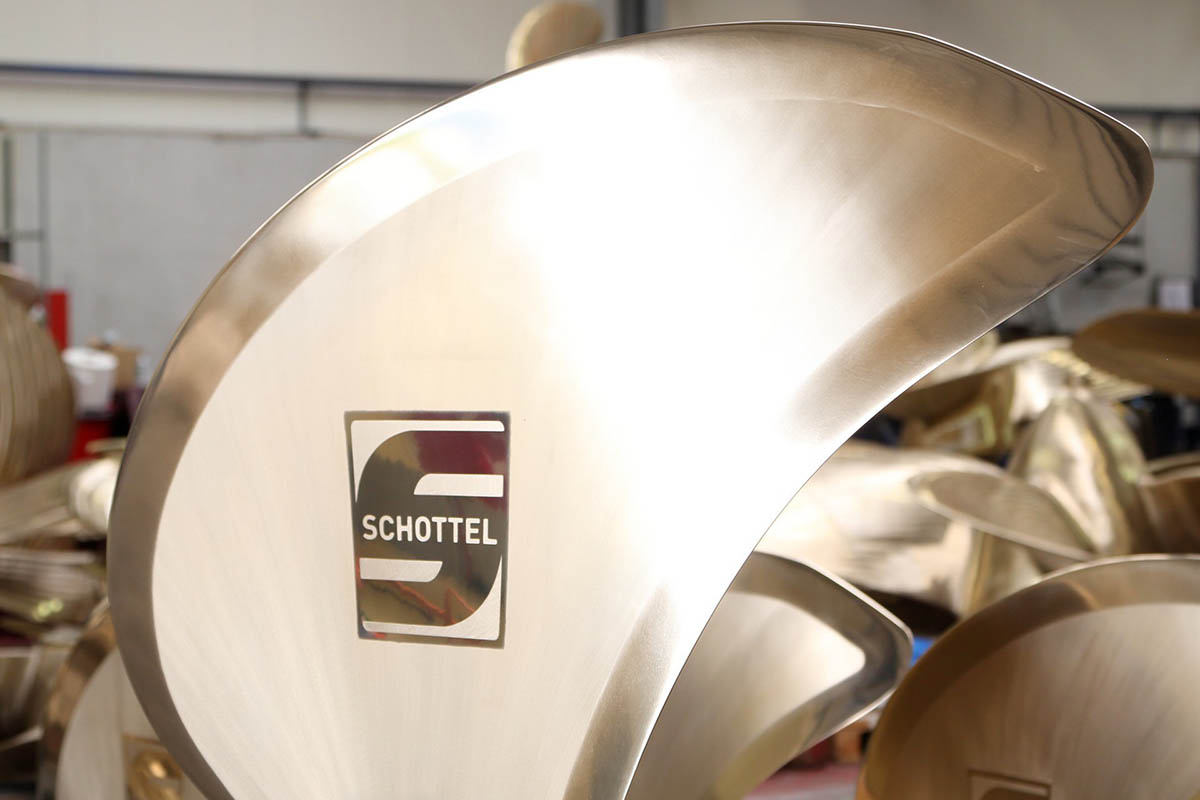A large bronze hub at the Fundilusa foundry